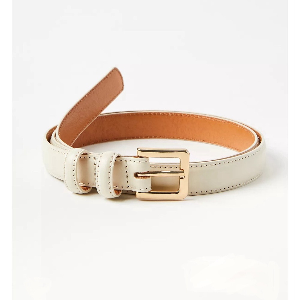 Loft Refined Leather Belt Color: Antique Bone, Medium Size.